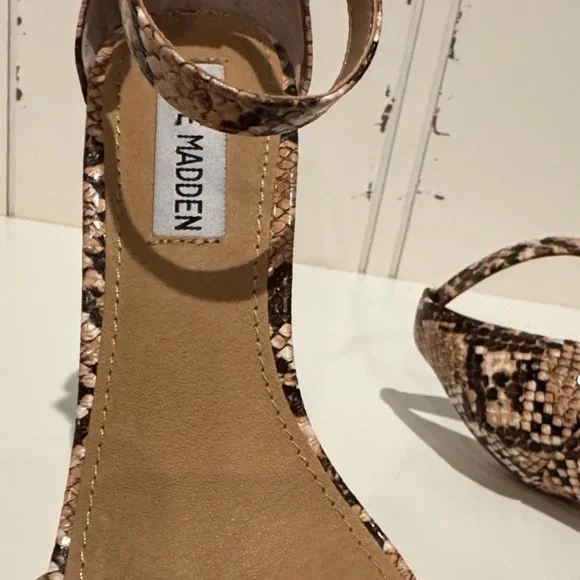 Steve Madden Women's Snakeskin Heels size 6 - Picture 11 of 11